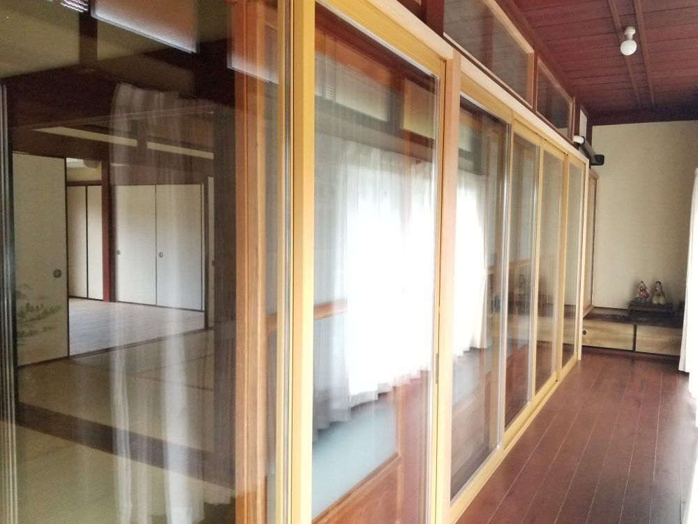 内窓 二重窓 を寒い古民家に プラマードu取付 インプラスも可 防音効果も期待 大きな内窓はdiy難しいです 大阪府東大阪市の木の家専門の工務店