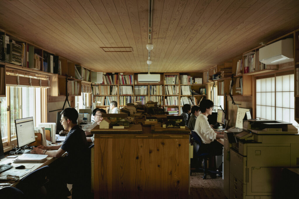 築60年のプレハブ住宅の内部。2012年にリノベをした。大壁仕上げ。